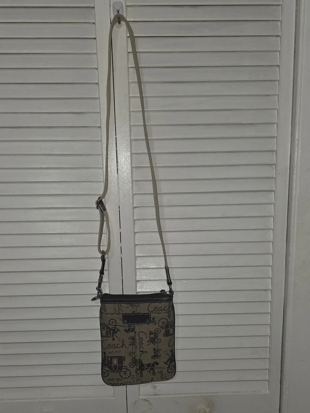 COACH HORSE AND CARRIAGE CANVAS CROSSBODY GUC